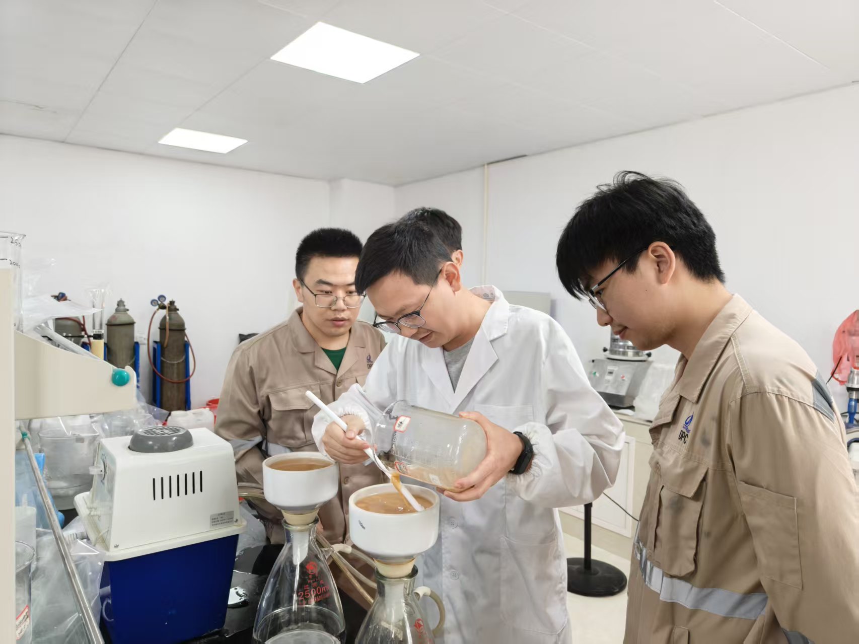 扎根锂业，攻坚路上让“锂”想花开｜BG大游锂业研发部90后工程师徐苗